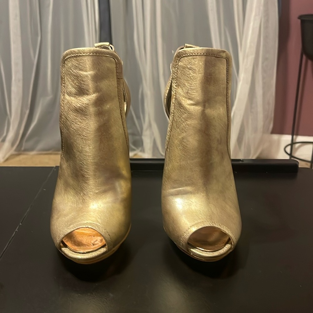 BCBGMaxAzria Gold, Open Toe, Booties!